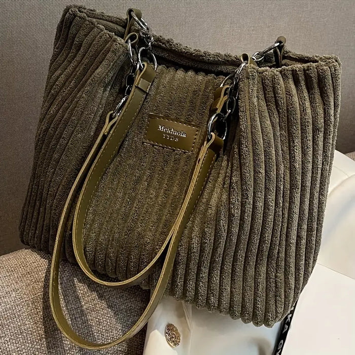 VALENA | The Velvet Icon